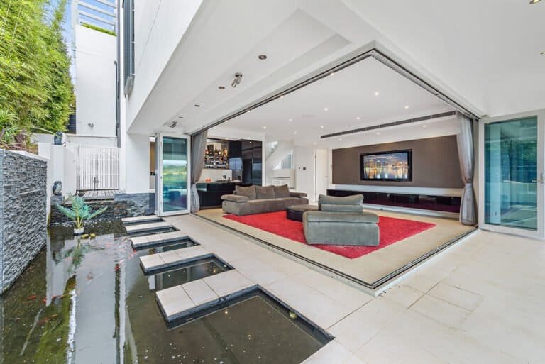 Sydney home real estate photo by Cozmocom